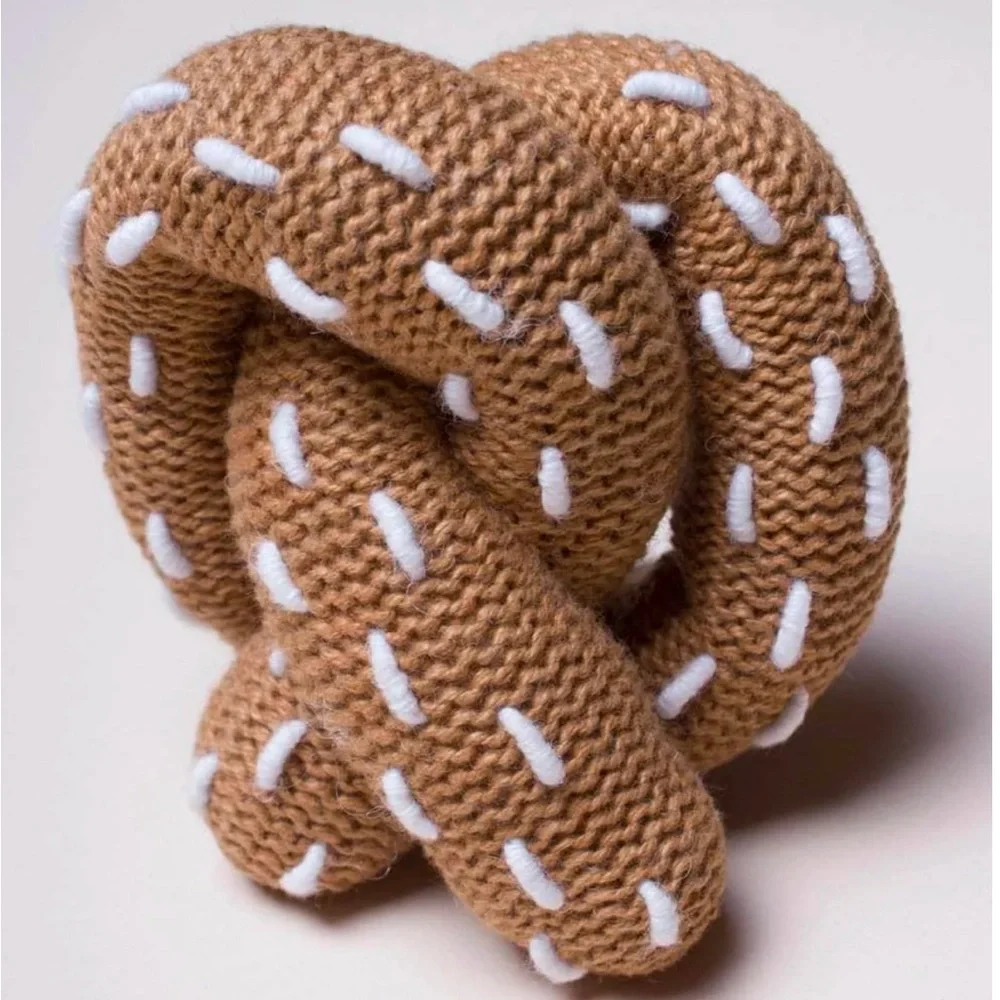 Estella NYC gift set: taxi blanket, pretzel and hot dog toys - Picture 10 of 11